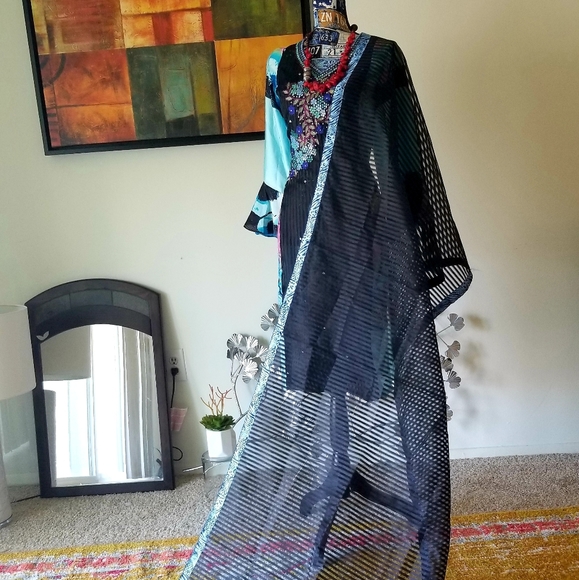 Mirror embroidered muslin silk salwar kameez - Picture 4 of 6